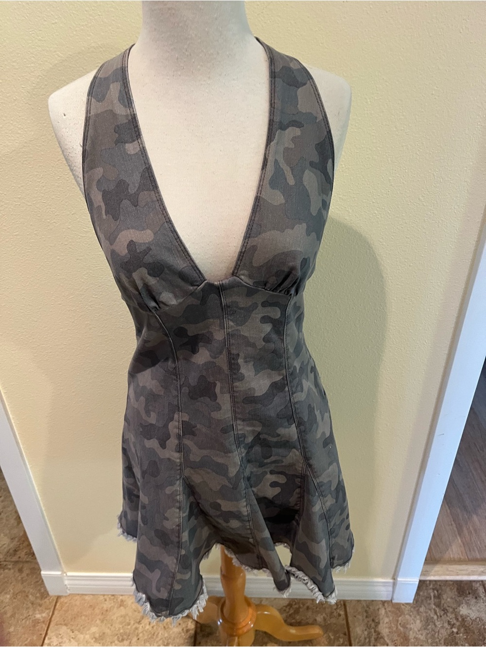 Kimchi Blue Urban Outfitters Cute Halter Summer Dress Camo Print Fringe Hem L/G